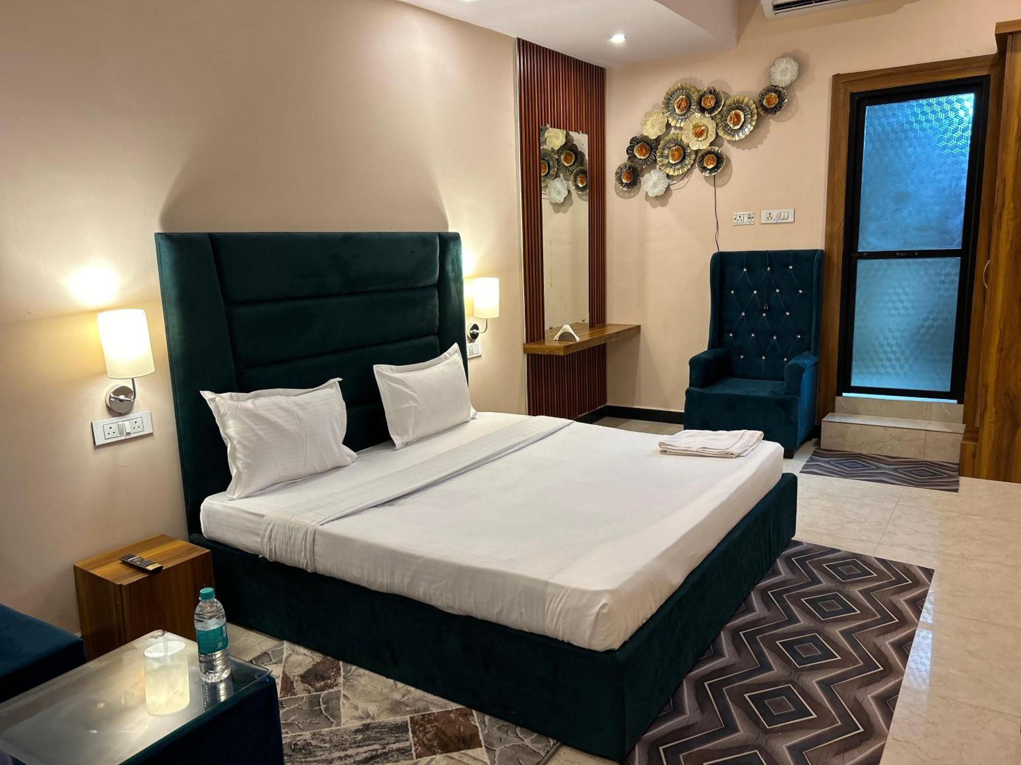 Hotels7Apple Mahoba Exterior foto